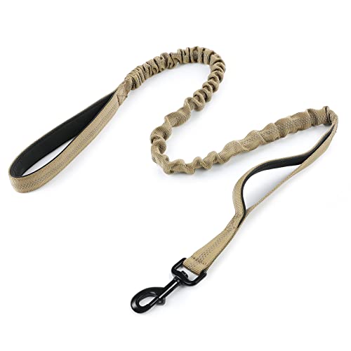 rabbitgoo Correa para Perro Elástica Tactical, Cables con 2 Asas Correa de Nylon Reflectantes para Mascota Grande Mediano con Extensión Fuerte para Entrenamiento Perros Militares Marrón 114cm -158cm